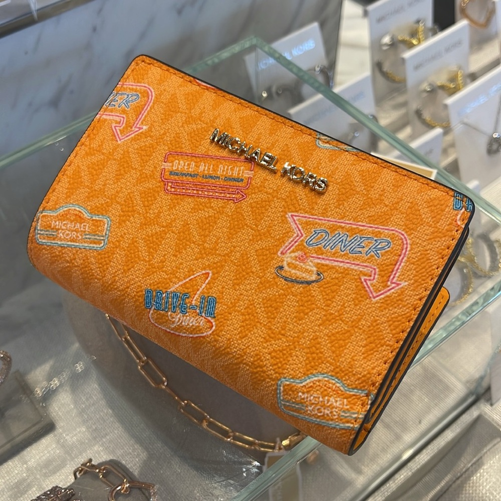Michael Kors Jet Set Travel Md Printed Signature Logo Bi-Fold Wallet
Pop Orange - Picture 15 of 16